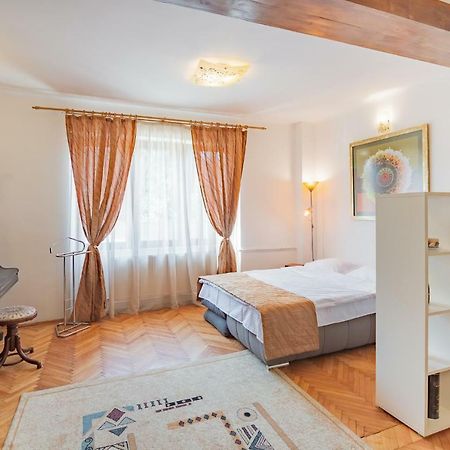 Appartamento Bed&Wine In The Center Of Gran Varadino Esterno foto