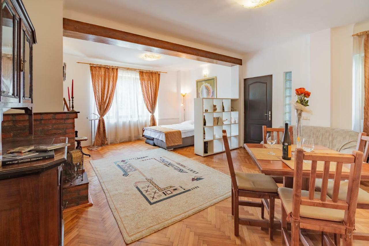 Appartamento Bed&Wine In The Center Of Gran Varadino Esterno foto